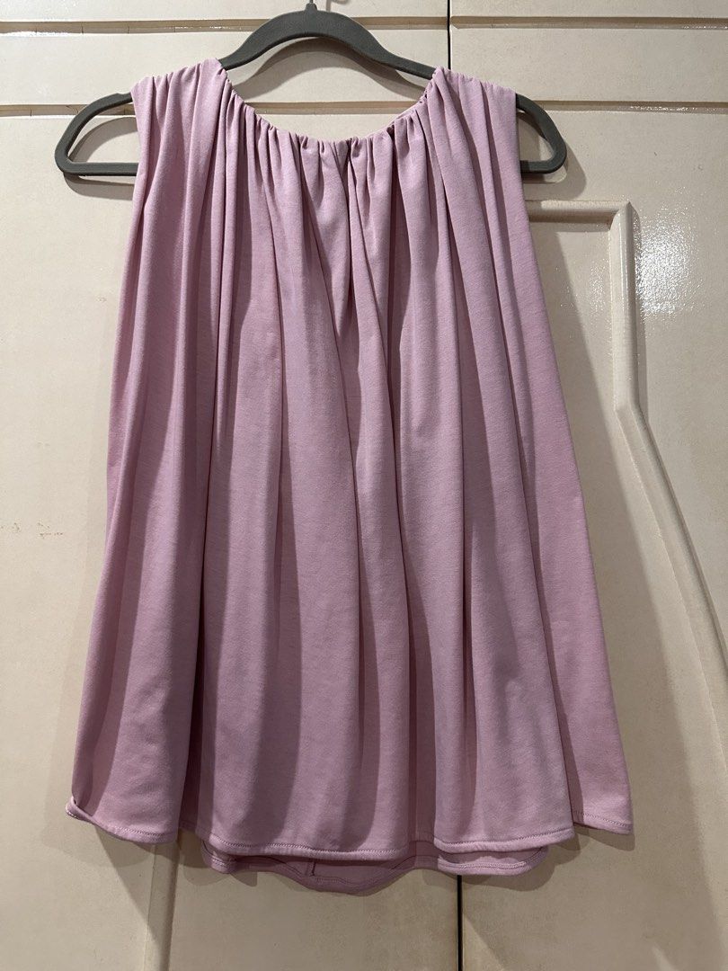 Dusty Pink Pleated Sleeveless Top (Category: Sleeveless) located in Las Pinas. Submitted by novaglow (Listing ID 1470786419, Image 1). Description: - Color: Dusty pink - Style: Sleeveless top with a loose, flowing fit - Details: Gathered neckline with soft pleats on front and back - Fabric: Lightweight and breathable, perfect for warm weather - Versatility: Solid color that easily pairs with jeans or skirts - Condition: Clean overall condition.