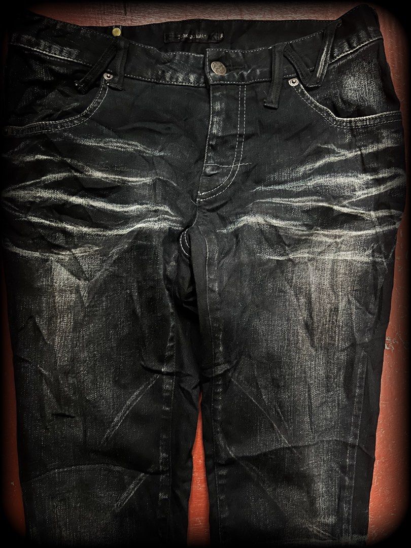early 2000s TORNADO MART (Category: Jeans) located in Lucena. Submitted by proxyhere (Listing ID 1470869322, Image 2). Description: 2000s Tornado Mart washed clawmarks jeans - size 30 length 36 thighs 9 knee 5 leg op 4.5.