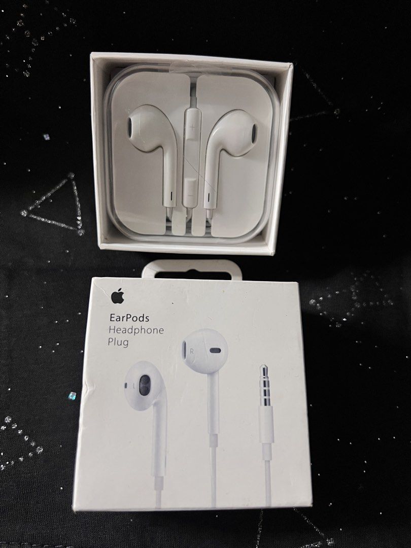 Earpods Headphone Plug (Category: Earphones) located in Manila. Submitted by as_onlineshop11 (Listing ID 1470882598, Image 1). Description: ORIGINAL EQUIPMENT MANUFACTURER PLUG AND PLAY HIGH GRADE APPLE WORKING MIC GOODS FOR VEDIOCALL / ONLINE CLASS WITH 3 days warranty VIA LALAMOVE | J&T | MEET UP.