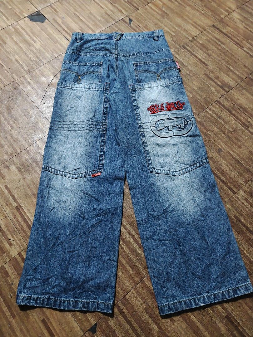 Ecko Grail Big Pocket (Category: Jeans) located in Baguio. Submitted by havs5555 (Listing ID 1470749406, Image 1). Description: Authentic Ecko Big Pocket Embroidered Jeans Dimes: Waist:33 Length:43 Leg Opening:11 Shipping, meet up and pick up available baguio City Location Issue: Minimal Stain(kita sa last pic).