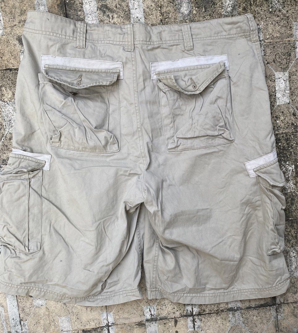 Ecko Unltd Beige Cargo Shorts Multi Pocket (Category: Shorts) located in Imus. Submitted by frootiloots4103 (Listing ID 1470769190, Image 2). Description: - Brand/Item: Ecko Unltd beige cargo shorts - Material: Durable cotton blend, machine washable - Style: Heavy-duty utility with button closure and belt loops - Storage: Multiple functional pockets on sides and back - Details: Signature embroidered rhino logo near the pocket - Condition: Excelle