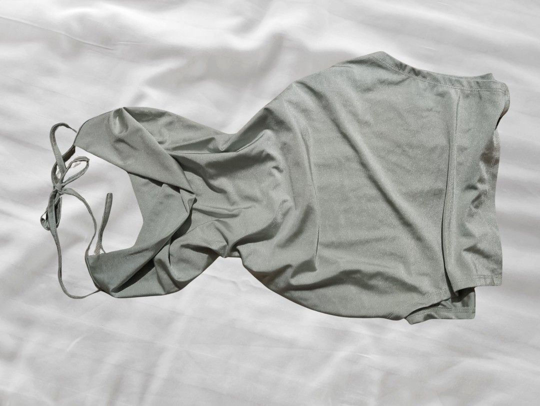 Elegant sage green dress (Category: Dresses) located in Manila. Submitted by ms.reyn (Listing ID 1470843564, Image 1). Description: •unused, will receive with a tag (proof of brand-new) •strictly no cancelation •payment first •Caloocan📍.