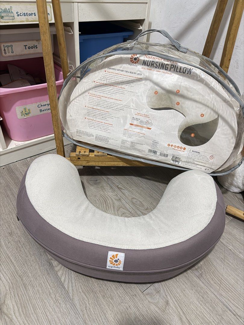 Ergobaby Nursing Pillow (Category: Breastfeeding & Bottle Feeding) located in Santa Maria. Submitted by babyshowearph_official (Listing ID 1470901508, Image 3). Description: .