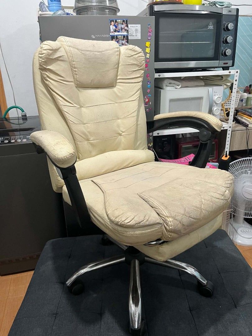 Ergonomic Office Chair Cream Leatherette (Category: Office Furniture & Fixtures) located in Paranaque City. Submitted by rjaymagdael (Listing ID 1470773872, Image 1). Description: - Cream leatherette executive office chair - Thick padded cushioning on seat, backrest, and integrated headrest - Height-adjustable mechanism with smooth-rolling casters - Sturdy rolling metal base with black armrests - Flaw: Visible wear and peeling on the armrests and