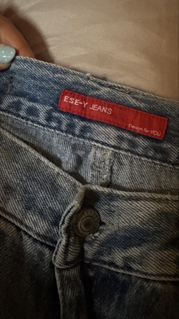 ESE-Y Jeans Light Wash Denim (Category: Jeans) located in Quezon City. Submitted by shrlane (Listing ID 1470887299, Image 2). Description: - Brand: ESE-Y Jeans - Wash/Color: Light wash, classic blue - Fit: Regular fit - Features: Belt loops, front pockets, button waist closure, and a stylish red interior label -Size 27-28 waist.