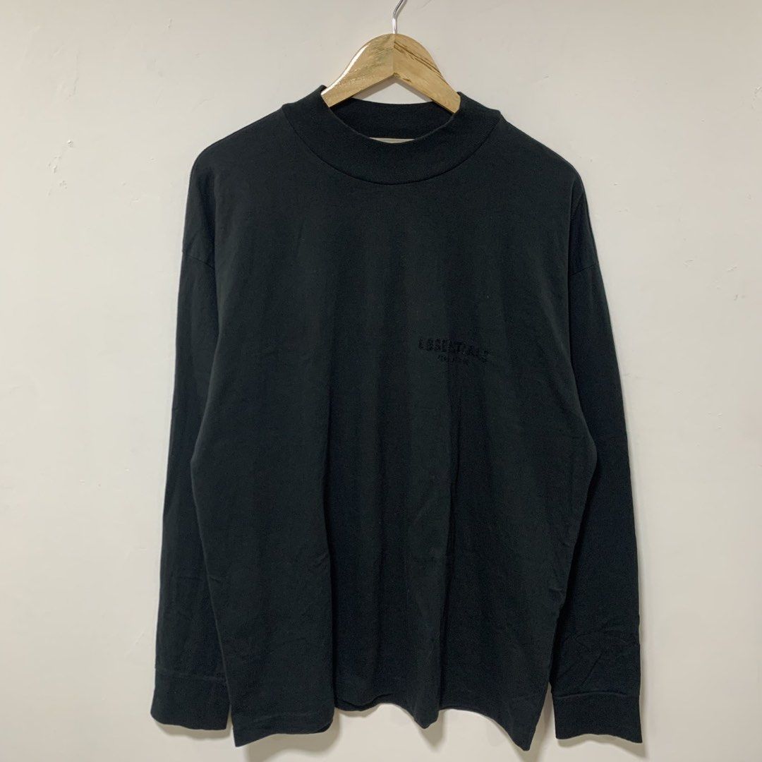 Essentials (Category: Hoodies) located in Cavite. Submitted by yobubsss (Listing ID 1470917321, Image 3). Description: Size small loose 23w 29L Good condition No issue.