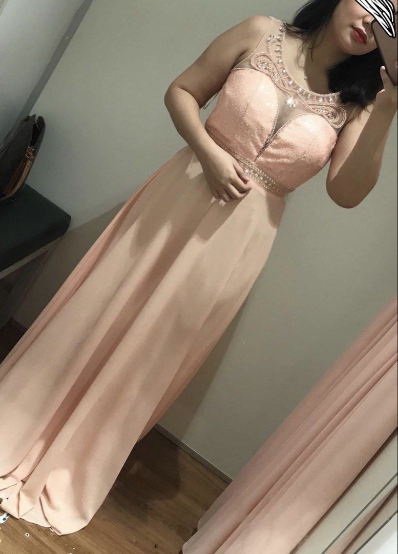 Evening gown (Category: Evening dresses & gowns) located in Quezon City. Submitted by joanavictorria (Listing ID 1470835847, Image 1). Description: .