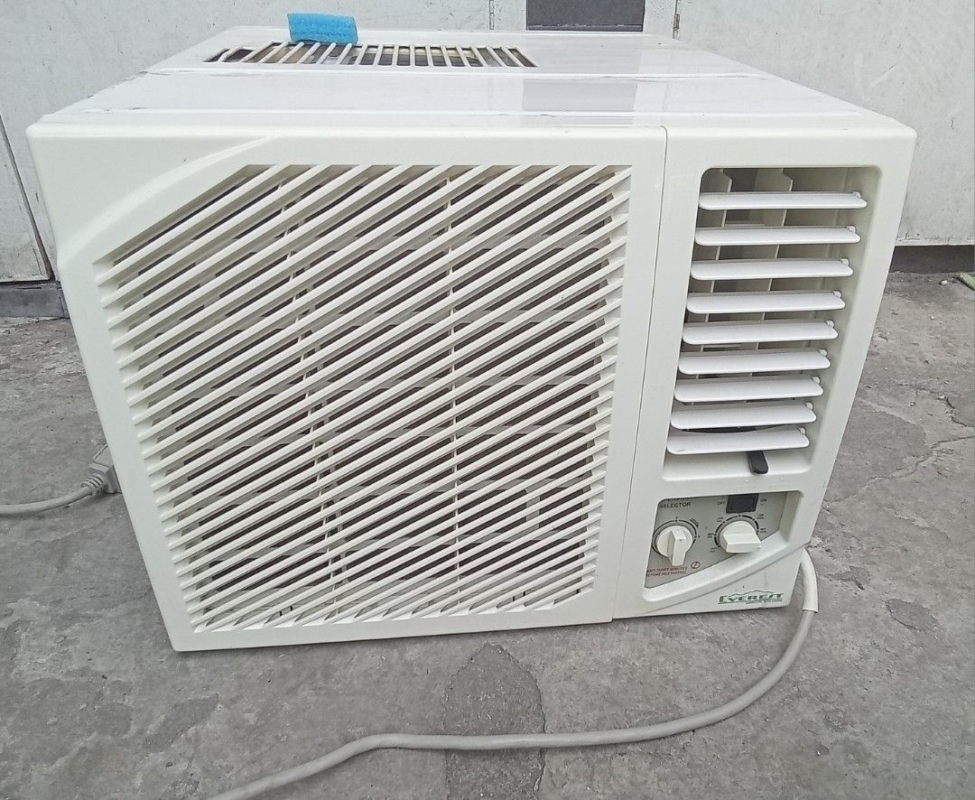 Everest Window Type Air Conditioner (Category: Air Conditioning and Heating) located in Manila. Submitted by k.apolinario (Listing ID 1470857314, Image 1). Description: - Brand/Model: Everest Window Type Air Conditioner - Color: Classic off-white - Controls: Standard manual knobs for temperature and fan speed - Airflow: Adjustable vertical and horizontal louvers - Condition: Fully functional, blows cold air quickly - Ideal For: Bedrooms or small 