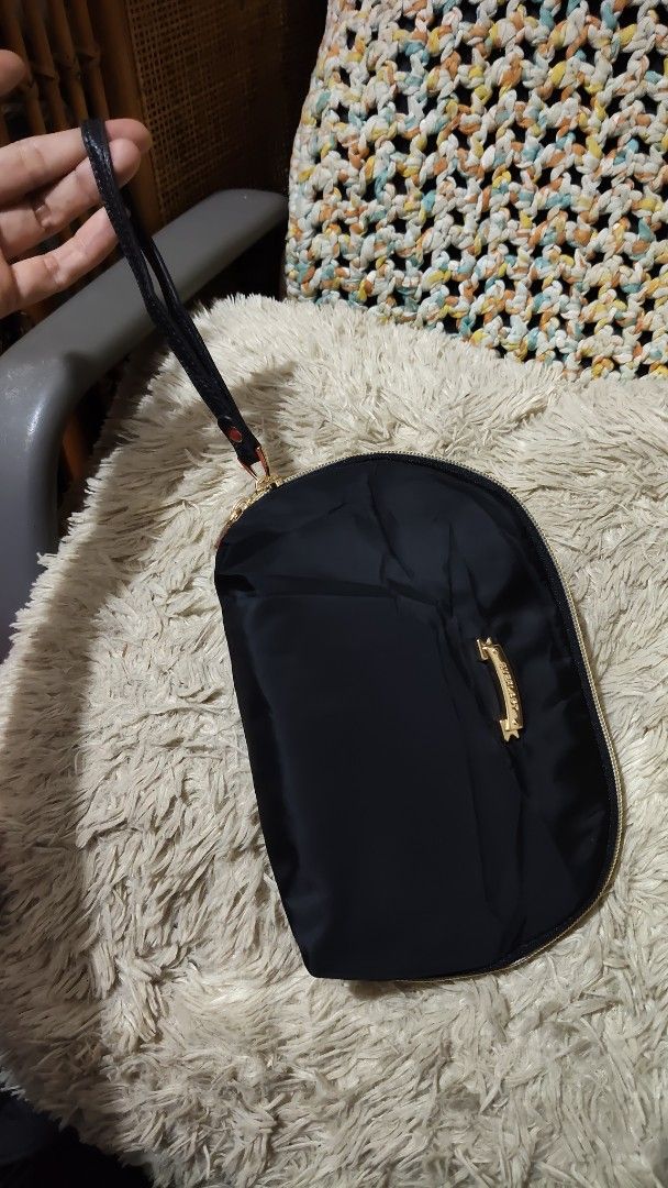 Everlast (Category: Purses & Pouches) located in Cebu City. Submitted by lumaynojes00490 (Listing ID 1470871459, Image 3). Description: good condition nylon not faded .