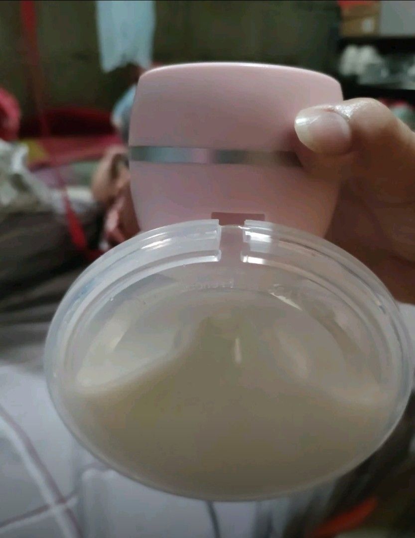 Evianangel Electric Breast Pump 1pc. (Category: Breastfeeding & Bottle Feeding) located in San Ildefonso. Submitted by indaaay (Listing ID 1470911040, Image 3). Description: FS na po ganito ko 350 ONLY USED FOR 2 MONS‼️ •no box & charger (type c lang naman po need) •perfect condition & clean •includes parts and the battery especially rfs: straight breastfeeding na po ako tinatamad nako mag hugas hugas😭.