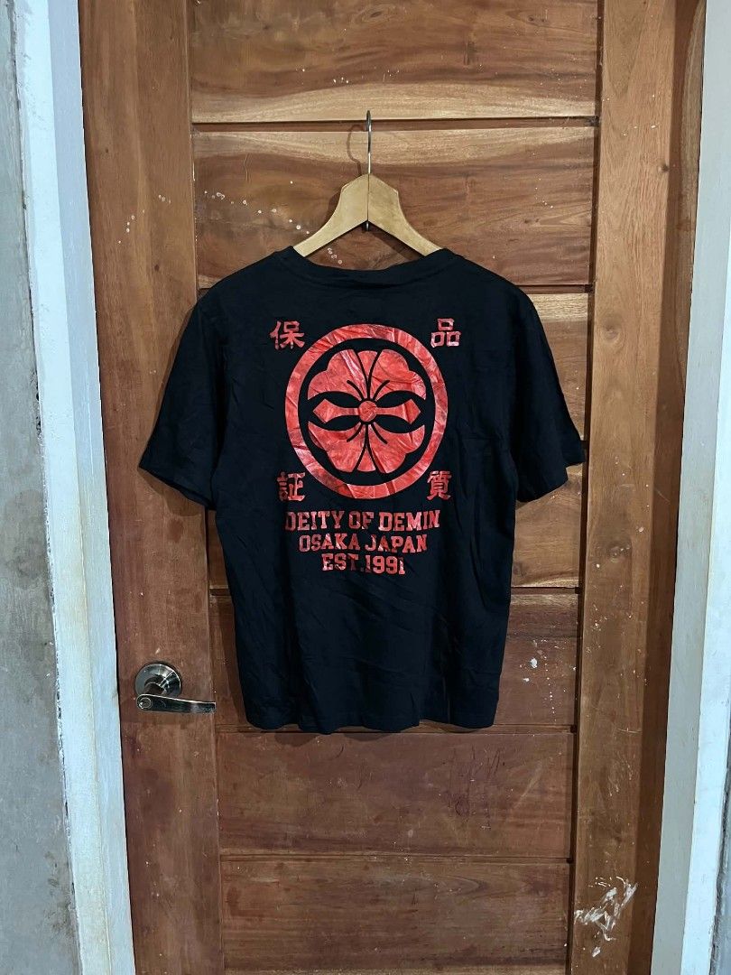 EVISU TEE (Category: Formal Shirts) located in Tagum. Submitted by danelle_closet1106 (Listing ID 1470774873, Image 1). Description: GOOD AS NEW 10/10 color rate size:medium to small kasya issue: yung parang balahibo nang tela nakadikit sa print walang basag print.