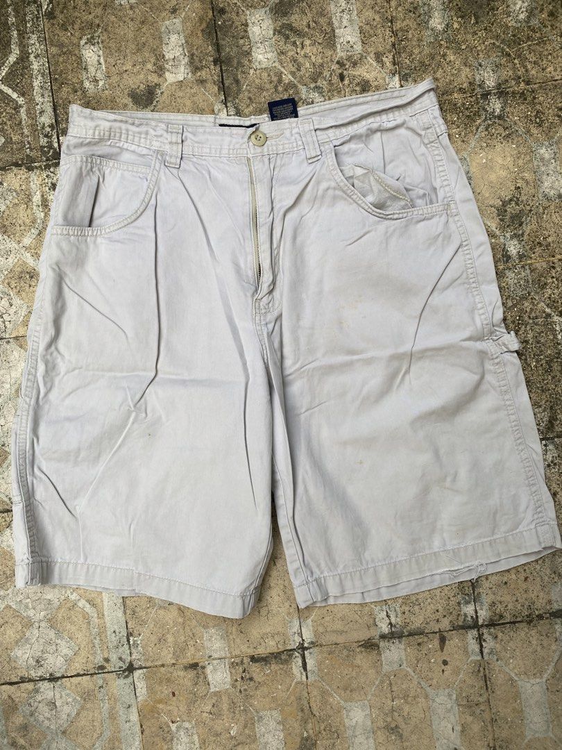 Faded Glory Cargo Shorts Size 34 (Category: Shorts) located in Imus. Submitted by frootiloots4103 (Listing ID 1470770554, Image 1). Description: - Brand: Faded Glory - Size: 34 - Material: 100% Cotton - Color: Light Grey / Off-white - Style: Cargo shorts with multiple utility pockets - Condition: Layered condition 5 (pre-loved, well-kept) - Features: Classic button and zipper fly, sturdy stitching OPEN FOR NEGO (best if aspack) 📍 Imus, Cavite 41