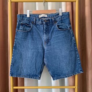 (Category: ) located in . Submitted by thrift_on2022 (Listing ID 1470877006, Image 1). Description: .