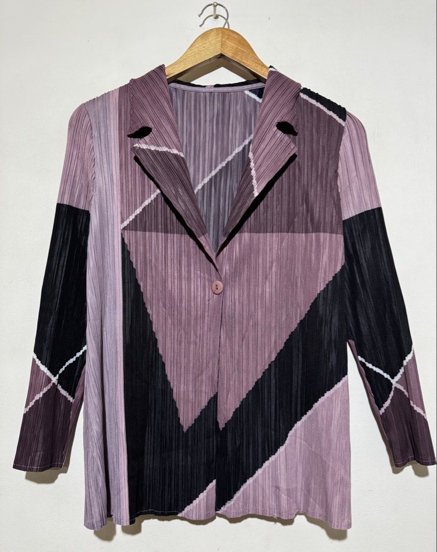 Fait A Man Paris - Geometric Color Blocked Pattern - Classic Notched Lapel Single Closure Button (Category: Coats, Jackets and Outerwear) located in San Fernando. Submitted by son.twice.stuff (Listing ID 1470856733, Image 3). Description: Item: Fait A Man Paris - Geometric Color Blocked Pattern - Classic Notched Lapel Single Closure Button Dimensions Length: 25 Width: 16 Shoulder: 14 Sleeve: 20 Hem: 18 Stretch Material Fit Medium Condition: Excel