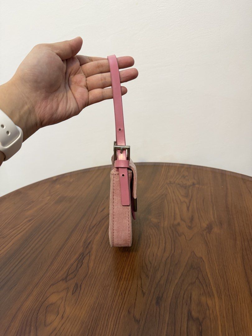 Fendi Mini Baguette Pink (Category: Luxury Bags & Wallets) located in San Fernando. Submitted by gbagscollection (Listing ID 1470889153, Image 2). Description: Suede Sign of use only Maganda pa.