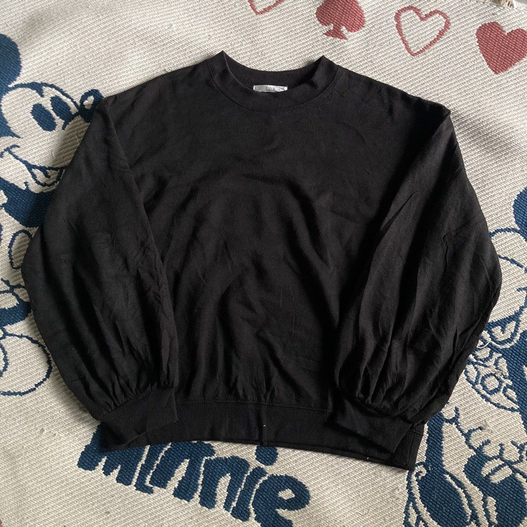 Fifth Black Long Sleeve Sweatshirt with Balloon Sleeves (Category: Activewear) located in Tanay. Submitted by marvinbendania (Listing ID 1470820121, Image 1). Description: - Brand: Fifth - Color: Solid black - Style: Crew neck with ribbed collar and hem - Sleeves: Long balloon sleeves with gathered cuffs - Fabric: Soft, lightweight, and comfortable - Condition: Great for everyday casual wear.