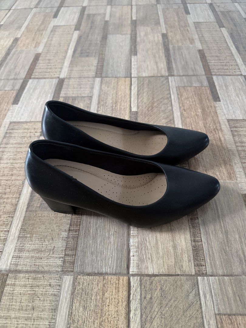 Figlia Black Pointed Toe Heels (Category: Heels) located in Legazpi City. Submitted by chindecluttrs (Listing ID 1470796833, Image 2). Description: - Brand: Figlia - Style: Pointed toe heels with classic block heel - Comfort: Padded insoles for all-day wear - Color/Finish: Clean black finish - Versatility: Perfect for office wear, formal events, and easy to match with most outfits - Used once only - Size: 37.