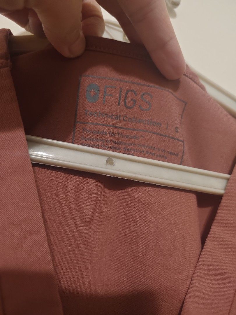 FIGS Technical Collection Scrubs Set Small Mauve (Category: Sets or Coordinates) located in Quezon City. Submitted by capyboora (Listing ID 1470862329, Image 2). Description: - Brand: FIGS (Technical Collection) - Size: Small - Color: Dusty Pink / Mauve - Top: Short-sleeve V-neck with chest pocket - Bottoms: Matching jogger pants with drawstring waist and multiple pockets - Condition: Excellent, clean, no stains or damage - Fabric: Super comforta