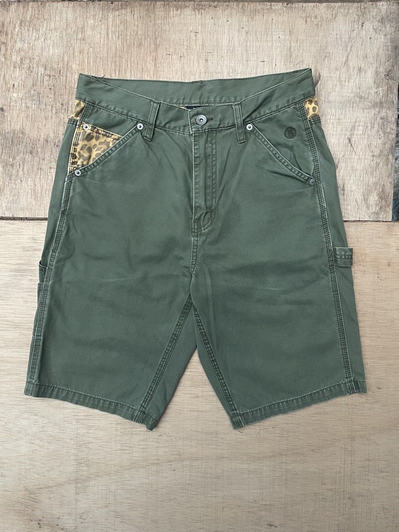 fingercroxx olive green leopard accent cargo shorts size S (Category: Shorts) located in Cebu City. Submitted by pinoclifford (Listing ID 1470834675, Image 2). Description: - Brand: Fingercroxx - Style: Cargo shorts with utility pockets and hammer loop - Color: Olive green with contrasting leopard print on the inner waistband and pockets - Size: Small (Tag attached) - Closure: Button fly - Style Code: FFSP6444.