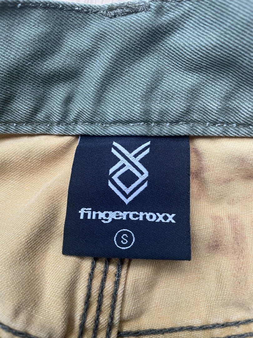 fingercroxx olive green leopard accent cargo shorts size S (Category: Shorts) located in Cebu City. Submitted by pinoclifford (Listing ID 1470834675, Image 3). Description: - Brand: Fingercroxx - Style: Cargo shorts with utility pockets and hammer loop - Color: Olive green with contrasting leopard print on the inner waistband and pockets - Size: Small (Tag attached) - Closure: Button fly - Style Code: FFSP6444.