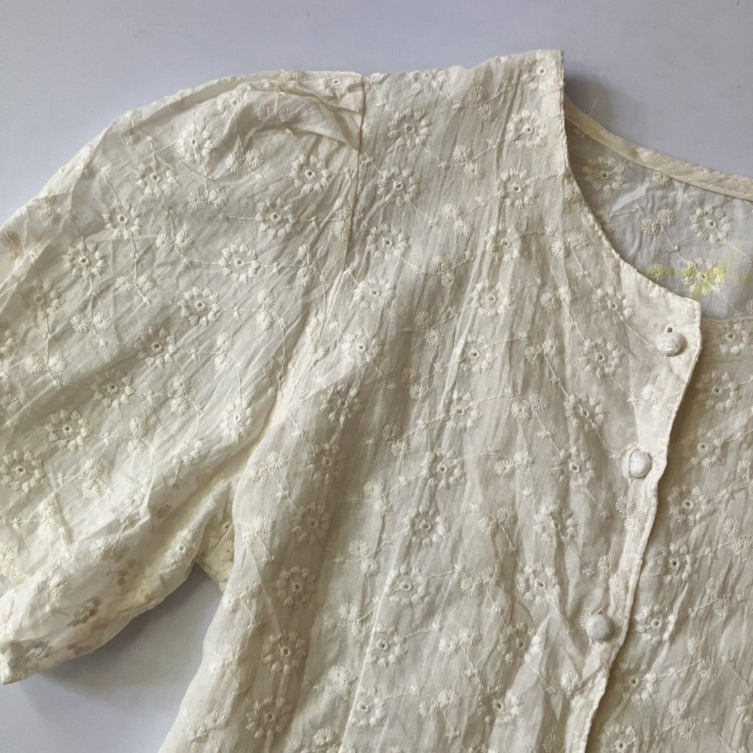 🌼floral eyelet puff-sleeve blouse • small - medium (Category: Blouses) located in Cagayan de Oro. Submitted by capybara.co.ph (Listing ID 1470800852, Image 2). Description: small - medium L18.5 B34 - 40 🌺 mine ₱129 | grab ₱179 💓 lock ₱199 ꒰১ ໒꒱ eob will be on Thursday, Oct 29 8PM ꒰১ ໒꒱ payment deadline will be on Friday, Oct 30 ꒰১ ໒꒱ shipping will be on Saturday Tysm °❀.ೃ࿔.