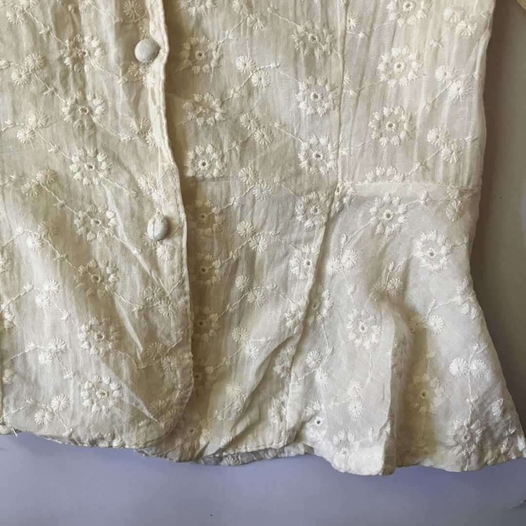 🌼floral eyelet puff-sleeve blouse • small - medium (Category: Blouses) located in Cagayan de Oro. Submitted by capybara.co.ph (Listing ID 1470800852, Image 3). Description: small - medium L18.5 B34 - 40 🌺 mine ₱129 | grab ₱179 💓 lock ₱199 ꒰১ ໒꒱ eob will be on Thursday, Oct 29 8PM ꒰১ ໒꒱ payment deadline will be on Friday, Oct 30 ꒰১ ໒꒱ shipping will be on Saturday Tysm °❀.ೃ࿔.