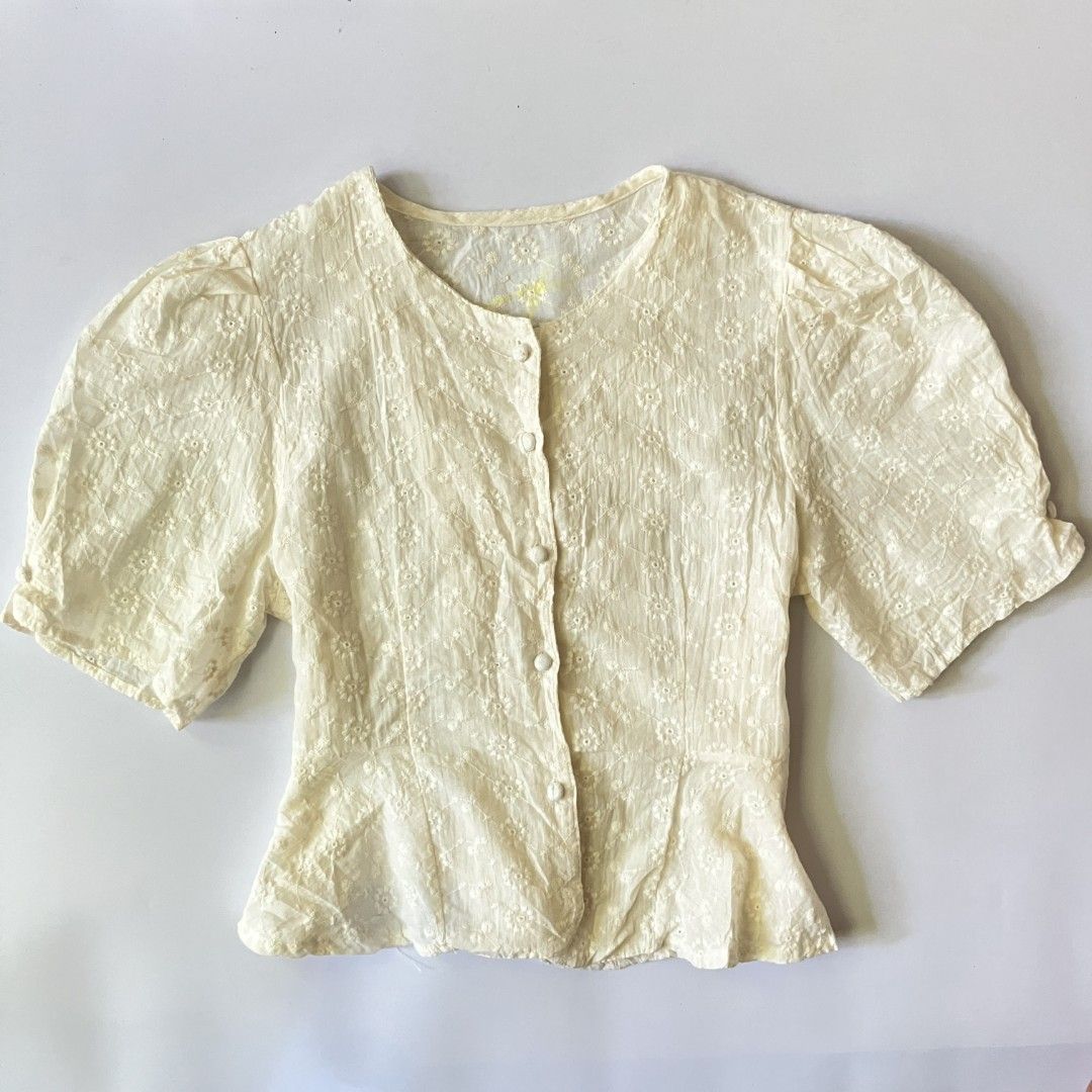 🌼floral eyelet puff-sleeve blouse • small - medium (Category: Blouses) located in Cagayan de Oro. Submitted by capybara.co.ph (Listing ID 1470800852, Image 1). Description: small - medium L18.5 B34 - 40 🌺 mine ₱129 | grab ₱179 💓 lock ₱199 ꒰১ ໒꒱ eob will be on Thursday, Oct 29 8PM ꒰১ ໒꒱ payment deadline will be on Friday, Oct 30 ꒰১ ໒꒱ shipping will be on Saturday Tysm °❀.ೃ࿔.