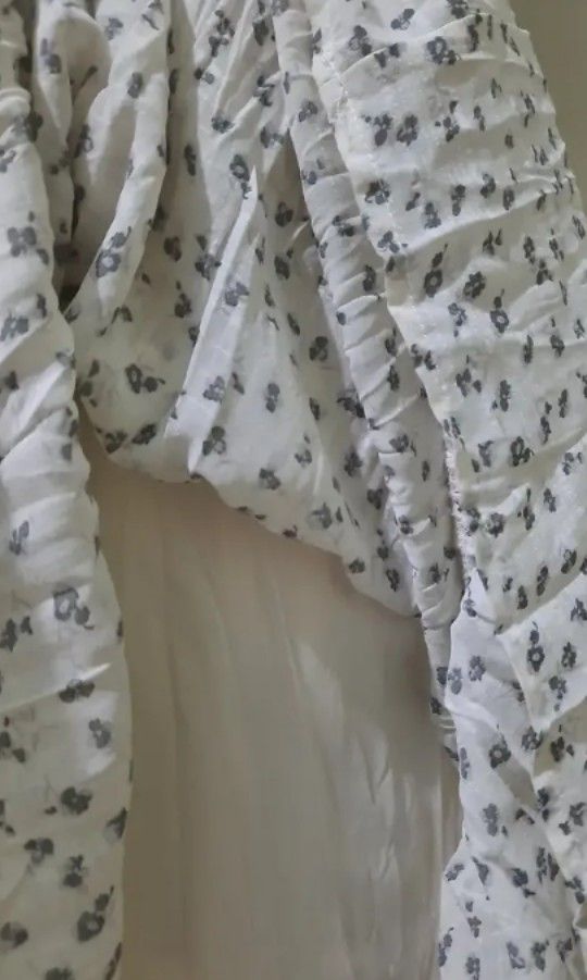 Floral flowy maxi skirt (Category: Skirts) located in Baguio. Submitted by jinriarchives (Listing ID 1470831443, Image 2). Description: Size 24-30 in ⤷ length: 31 in ⤷ has inner satin lining.