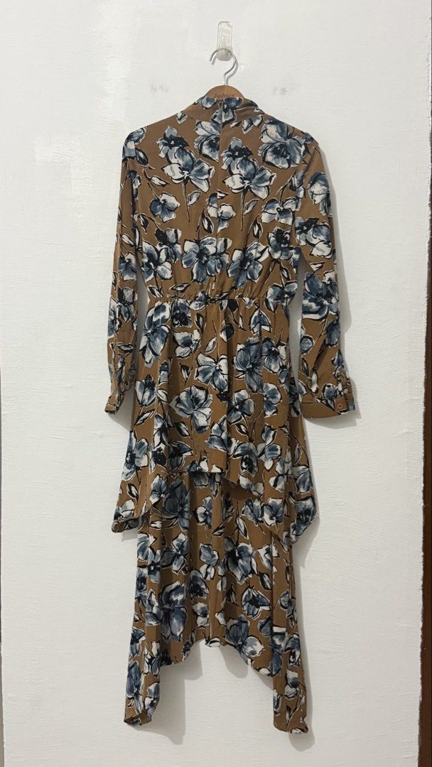 Floral longsleeve layered dress (Category: Dresses) located in Cordova. Submitted by thedecluterrer (Listing ID 1470804837, Image 3). Description: .