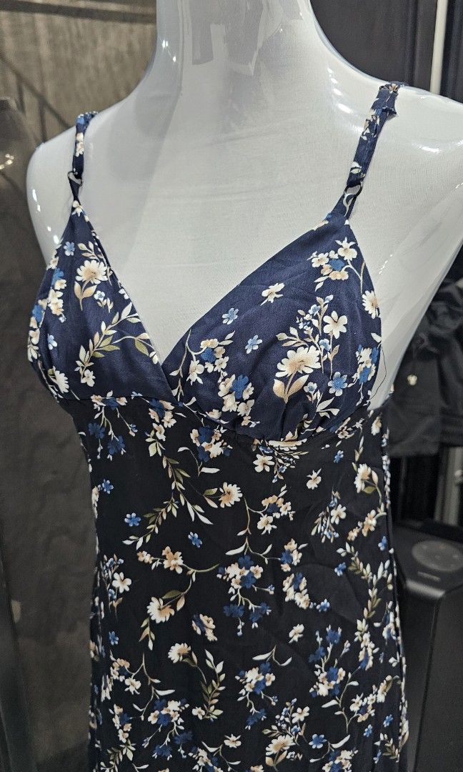 Floral Midi Dress (Category: Dresses) located in Manila. Submitted by dndgnzlz (Listing ID 1470840740, Image 2). Description: Brand: N/A Size: Small Used once for fitting Ruffled bottom Adjustable straps, with side zipper Payment first policy MOP: BPI, Gcash, Maya Courier: LBC, J&T, Lalamove, Grab.