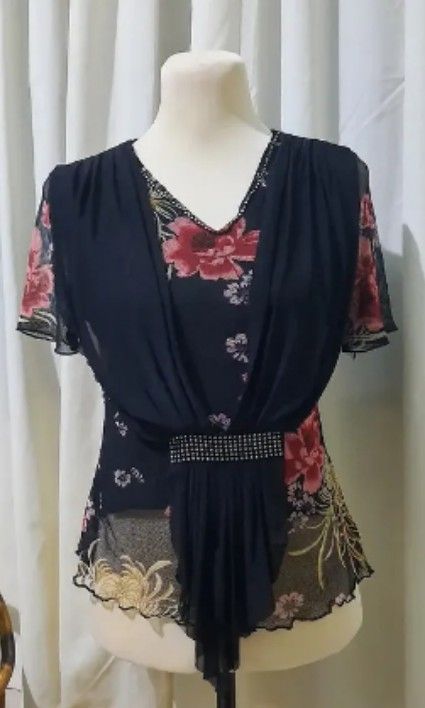 Floral y2k v-neck blouse (Category: Blouses) located in Baguio. Submitted by jinriarchives (Listing ID 1470832306, Image 2). Description: ⤷ size: m-l ⤷ rhinestones embellishments complete.