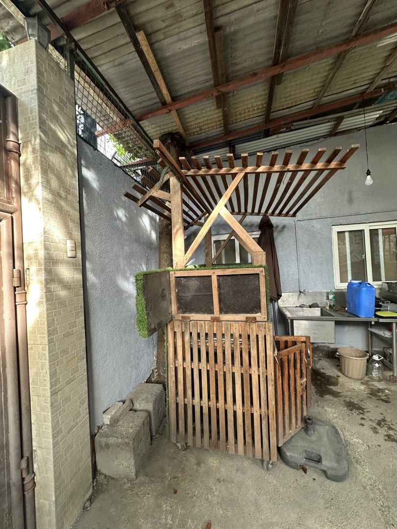 Food Cart w sink (Category: Shelves, Cabinets & Racks) located in Valenzuela. Submitted by nicadahhh (Listing ID 1470813492, Image 2). Description: - built in sink - w wheels - w shed issue: crack wood table VALENZUELA AREA.