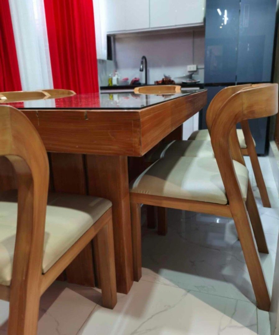 For sale 8 seater dining table (Category: Tables & Sets) located in Manila. Submitted by engrmike_24 (Listing ID 1470832910, Image 2). Description: .