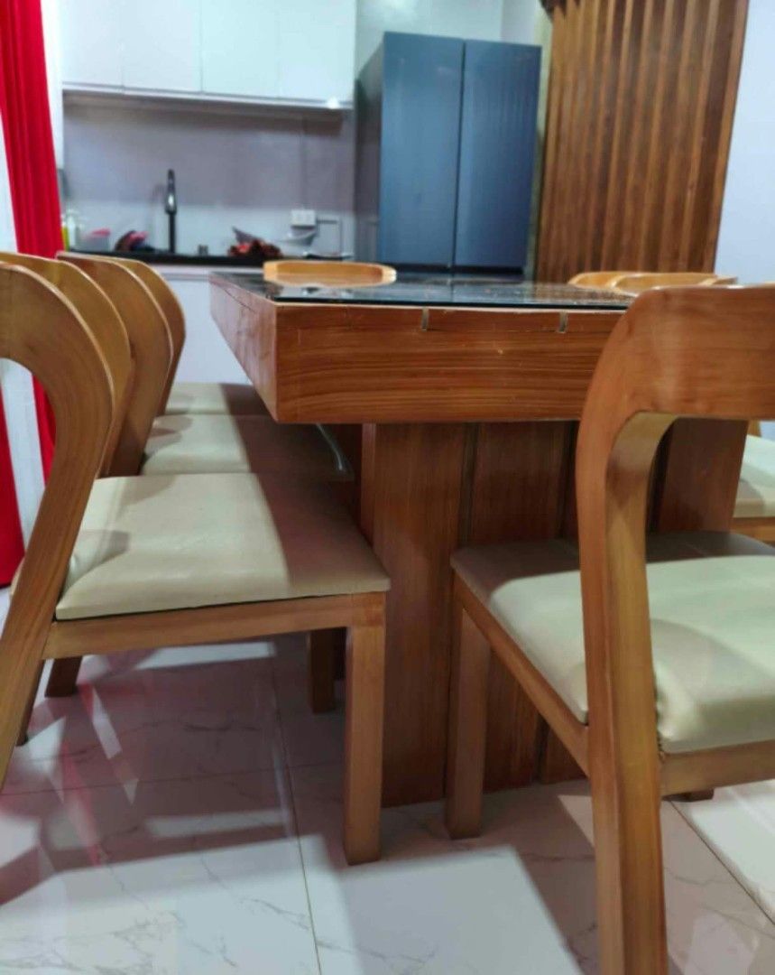 For sale 8 seater dining table (Category: Tables & Sets) located in Manila. Submitted by engrmike_24 (Listing ID 1470832910, Image 3). Description: .