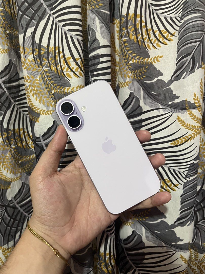 For swap only (Category: iPhone 17 Series) located in Marikina City. Submitted by jayem.67 (Listing ID 1470904797, Image 1). Description: For swap only Straight swap sa 16 pro max or 15, 14 pro max add cash nalang iPhone 17 256gb 91% battery health anysim pwede no issue or history repair complete inclusions Meet up marikina conception mcdo or tumana 7/11.