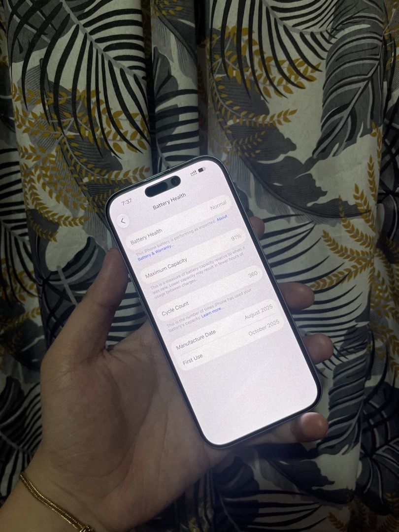 For swap only (Category: iPhone 17 Series) located in Marikina City. Submitted by jayem.67 (Listing ID 1470904797, Image 3). Description: For swap only Straight swap sa 16 pro max or 15, 14 pro max add cash nalang iPhone 17 256gb 91% battery health anysim pwede no issue or history repair complete inclusions Meet up marikina conception mcdo or tumana 7/11.
