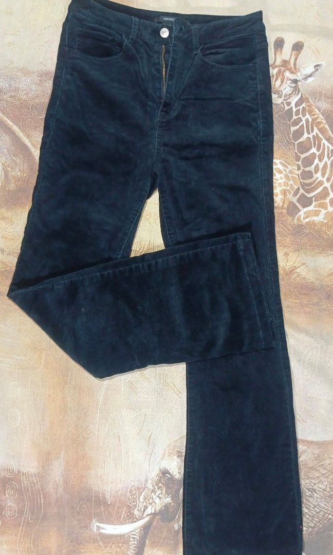 Forever 21 Black Corduroy Pants Size M (Category: Jeans) located in Cavite. Submitted by navias (Listing ID 1470826531, Image 1). Description: - Brand: Forever 21 - Item: Black corduroy trousers - Size: Medium (Regular fit) - Closure: Standard button and zipper - Pockets: Functional front and back pockets - Material: Soft and textured fabric - Condition: Excellent, clean, no tears or loose threads 📍 Transaction Details: • Shipping: Can ship imme