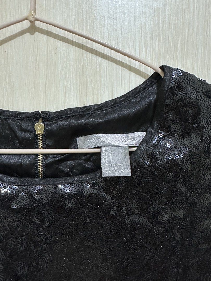 Forever 21 Black Sequin Dress Size L (Category: Dresses) located in Manila. Submitted by tineshoppe (Listing ID 1470888573, Image 2). Description: - Brand: Forever 21 - Size: L - Color: Black with all-over light-catching sequins - Design: Sleeveless, round neckline, and full-length gold back zipper - Comfort: Fully lined interior - Material: Nylon/polyamide shell with polyester/spandex lining - Never worn, na remove lang yung tag because I washed