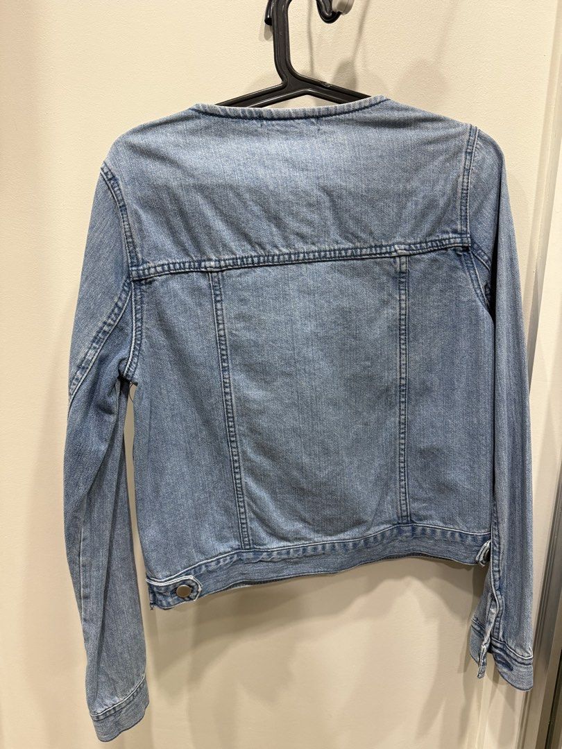 Forever 21 Quilted Denim Jacket Size M (Category: Coats, Jackets and Outerwear) located in Taguig. Submitted by bau375 (Listing ID 1470891267, Image 3). Description: - Brand: Forever 21 - Size: M - Color: Light wash blue - Details: Quilted upper chest stitching, metallic buttons, button-up front, two chest pockets, and button cuffs - Condition: Excellent staple piece, perfect for layering.
