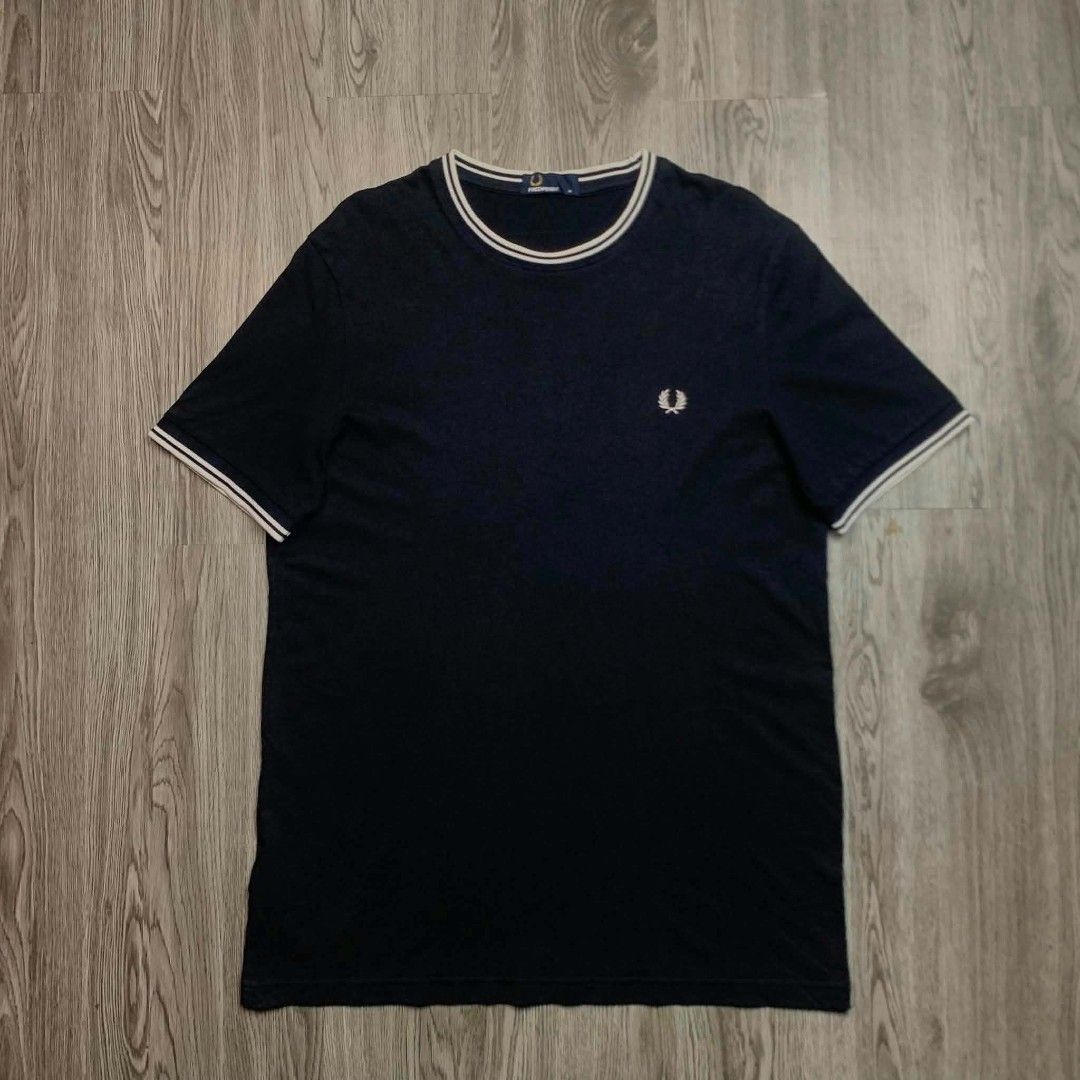 FRED FERRY (Category: Formal Shirts) located in Carmen. Submitted by luxurious_1 (Listing ID 1470799983, Image 3). Description: FRED PERRY SZ M CUT WASHTAG(AUTHENTIC) LENGTH 20 WIDTH 27 EXCELLENT CONDITION NO ISSUE.