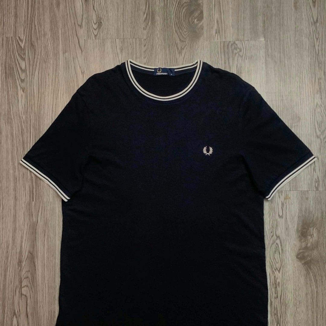 FRED FERRY (Category: Formal Shirts) located in Carmen. Submitted by luxurious_1 (Listing ID 1470799983, Image 2). Description: FRED PERRY SZ M CUT WASHTAG(AUTHENTIC) LENGTH 20 WIDTH 27 EXCELLENT CONDITION NO ISSUE.