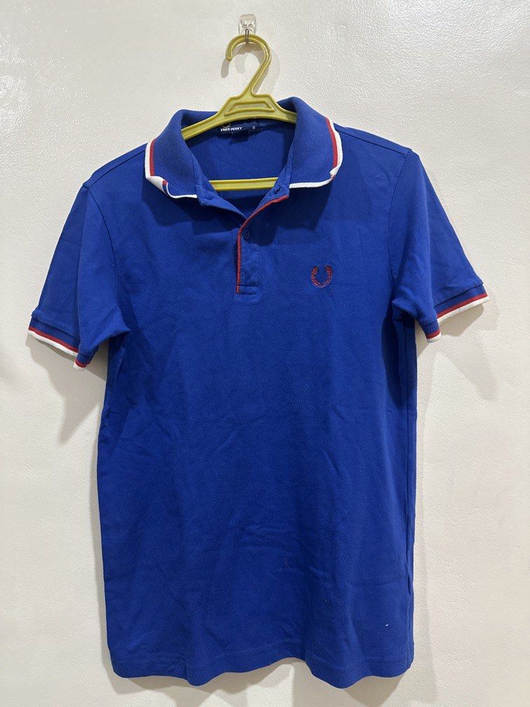 Fred Perry Royal blue polo shirt small (Category: Tshirts & Polo Shirts ) located in Lipa City. Submitted by jnlxv87 (Listing ID 1470849804, Image 1). Description: Small on tag Length 62cm Width 42cm Shoulders 28cm.