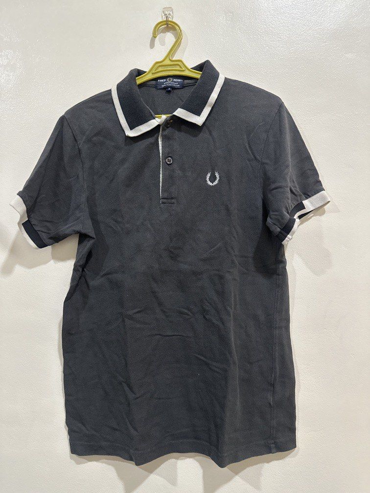 Fred Perry small black with white collar polo shirt (Category: Tshirts & Polo Shirts ) located in Lipa City. Submitted by jnlxv87 (Listing ID 1470849151, Image 1). Description: Small on tag Length 63cm Shoulders 40cm Width 43cm.
