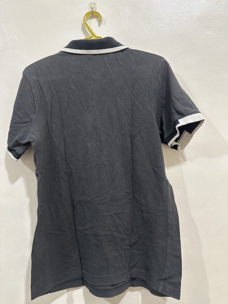 Fred Perry small black with white collar polo shirt (Category: Tshirts & Polo Shirts ) located in Lipa City. Submitted by jnlxv87 (Listing ID 1470849151, Image 3). Description: Small on tag Length 63cm Shoulders 40cm Width 43cm.