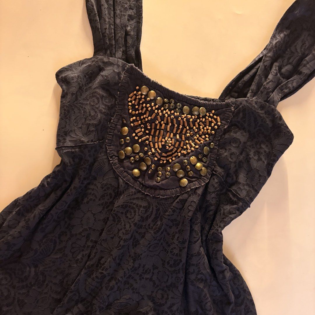 Free people blue beaded square neck top (Category: Sleeveless) located in Quezon City. Submitted by tomatoes221 (Listing ID 1470755058, Image 2). Description: .