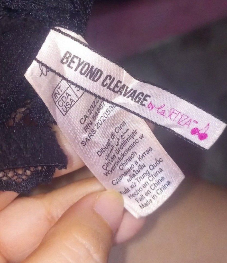 La Senza Front lock Bra Size: 34C (Category: Undergarments & Loungewear) located in Navotas City. Submitted by vanilla_sandalwood (Listing ID 1470910936, Image 3). Description: -Brand: la Senza -Color: Black -Size: 34C -Like New -Front lock Underwire Ukay Us Bale wash na po ito.
