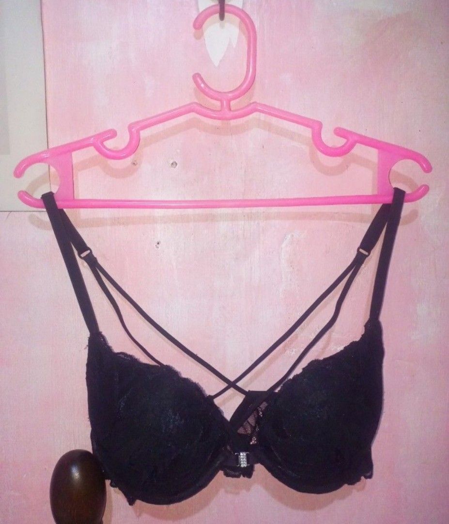 La Senza Front lock Bra Size: 34C (Category: Undergarments & Loungewear) located in Navotas City. Submitted by vanilla_sandalwood (Listing ID 1470910936, Image 1). Description: -Brand: la Senza -Color: Black -Size: 34C -Like New -Front lock Underwire Ukay Us Bale wash na po ito.