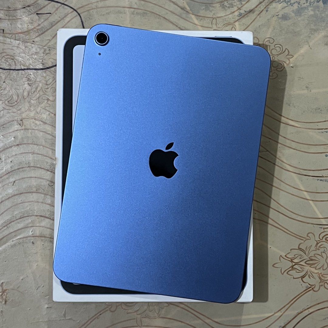FS 21K RUSH (Category: iPad) located in Guiguinto. Submitted by migueljeaan (Listing ID 1470854423, Image 2). Description: iPad 11th Gen (A16) (Blue) - 128GB - 93%BH 226CC - WiFi - 11” - IOS 27.0.1 - A16 Bionic Chip (iPhone 15 chip) - 12MP Wide & Ultra Wide Cam (.5) - True Tone - Touch ID - Liquid Retina Display no issue nor dents, mint condition w/ Apple Brick & USB-C Cord, Installed Tempered Glass, Case, Manual & Box .