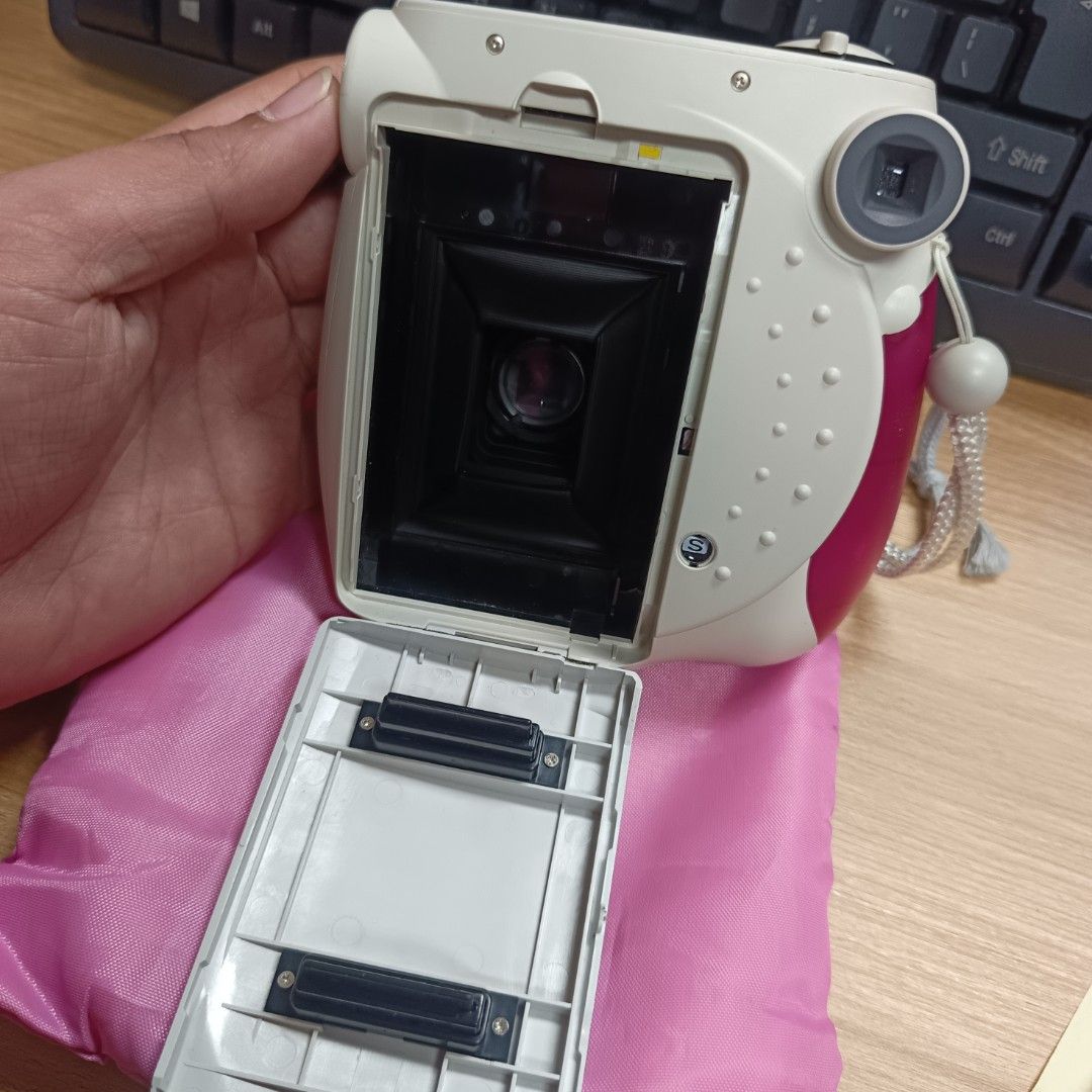 Fujifilm Instax Mini 7s Camera with Pink Pouch (Category: Cameras) located in Pasig City. Submitted by jeffzyyyyy (Listing ID 1470766131, Image 3). Description: Working! Slightly used No flaws Fresh Battery slot See sample photos Free Battery.