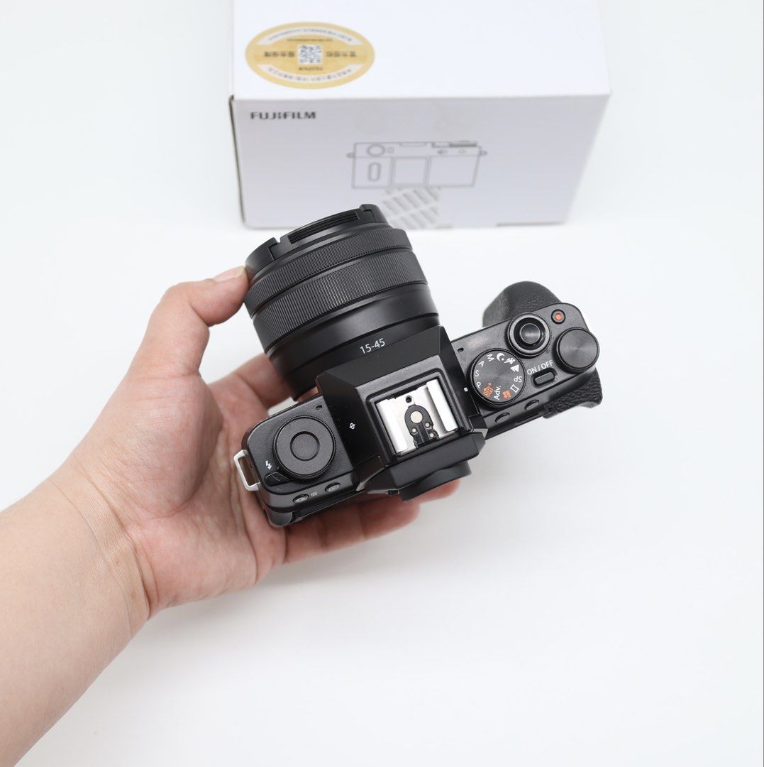 Fujifilm XT200 with 15-45 lens (Category: Cameras) located in Manila. Submitted by jaimeeloutan (Listing ID 1470910814, Image 2). Description: for sale! Fujifilm XT200 Mirrorless flipscreen with 15-45 lens set 34,990 Black Noir 📷 💰34,990 only pass sa tawad, mura nayan sulit deal complete set gagamitin nalang good condition no issue - FUJIFILM X-T200 full HD/HDR Video, UHD 4K video capable,w/ live view mode, OLED electronic viewfinder, hybrid AF